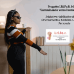 Persona non vedente che si orienta in ambito domestico