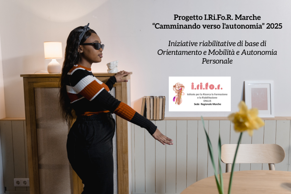 Persona non vedente che si orienta in ambito domestico